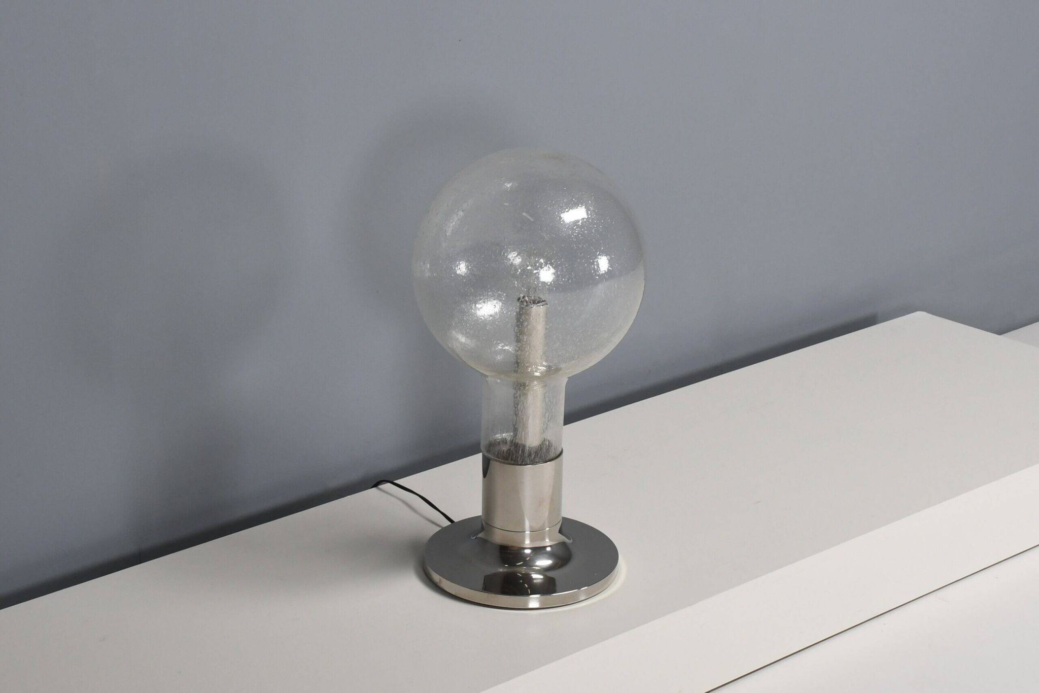 Grande lampe de table en chrome et verre Temde, Suisse, années 1960
