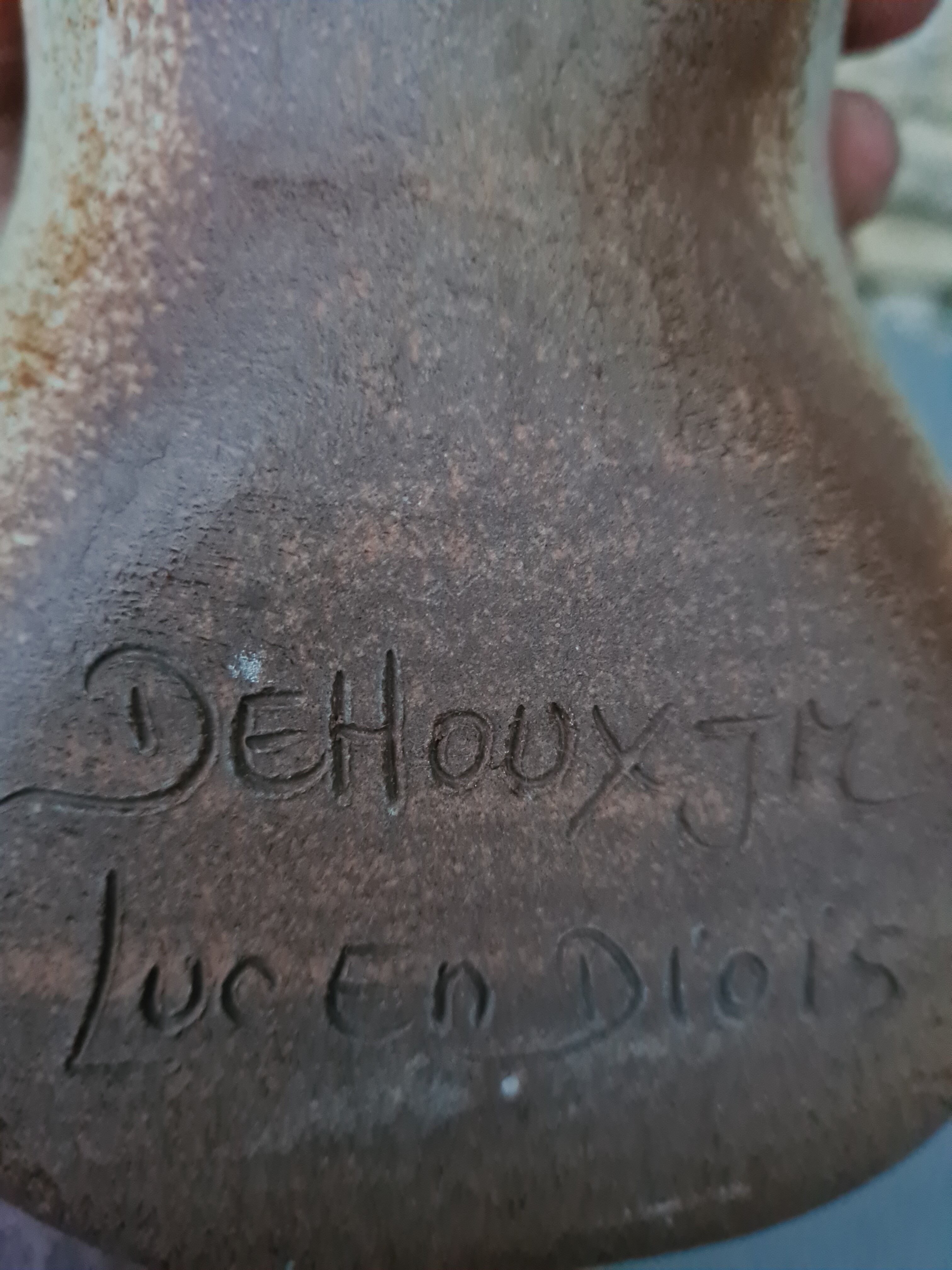 Sandstone utensil holder