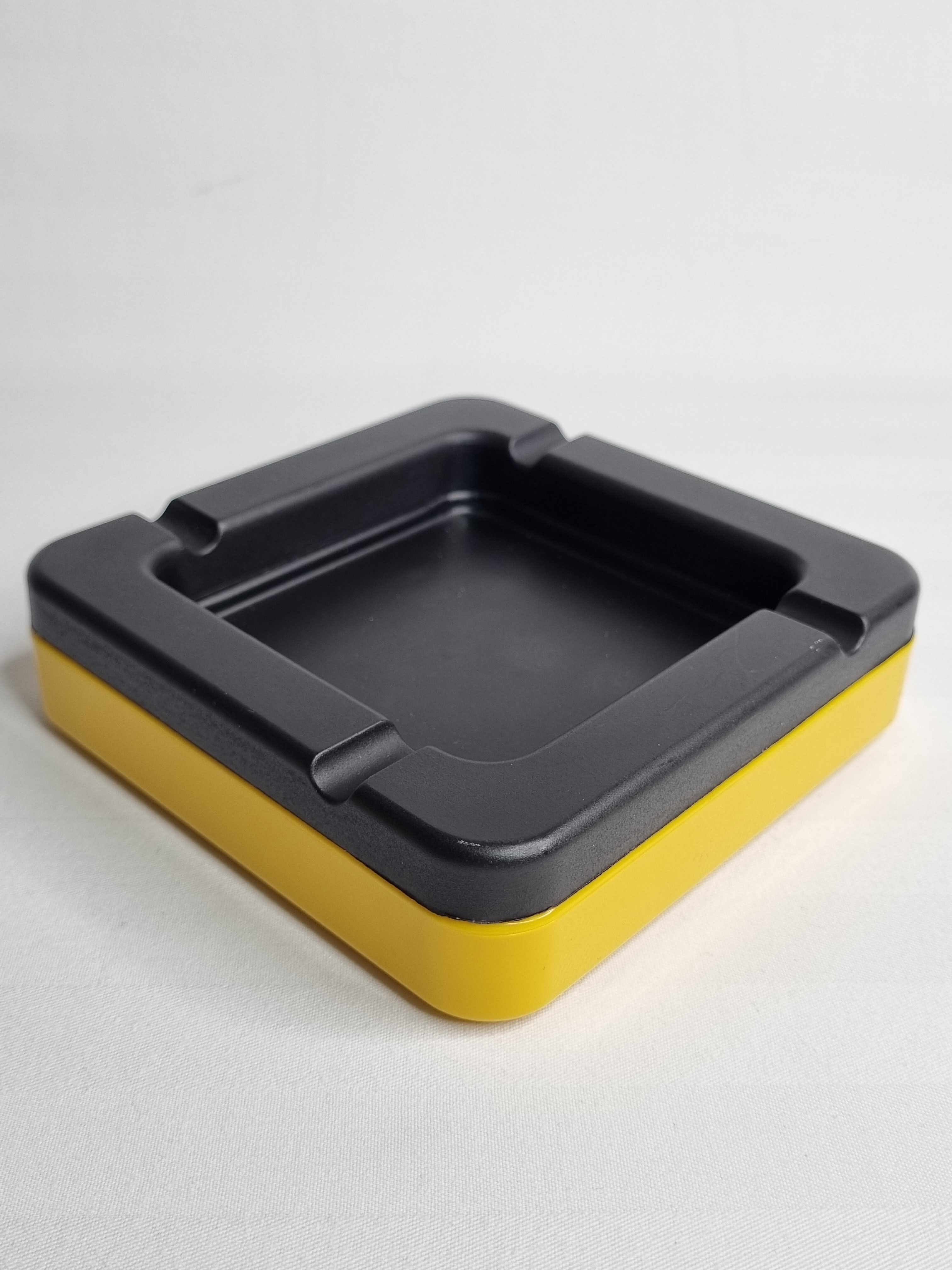 Empty pocket ashtray Rexite, studio Erre, two-color, 70s