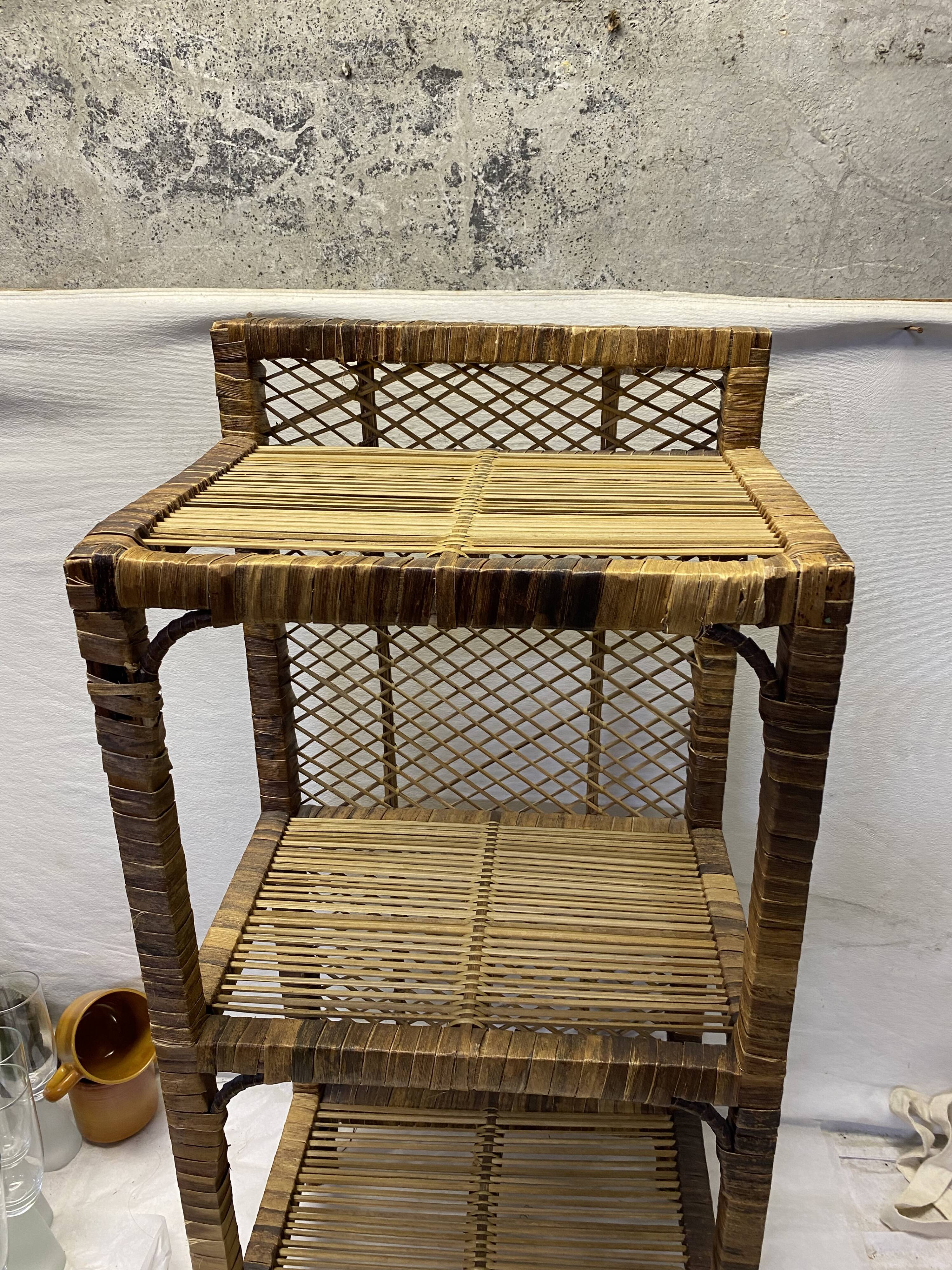 Étagère rotin vintage