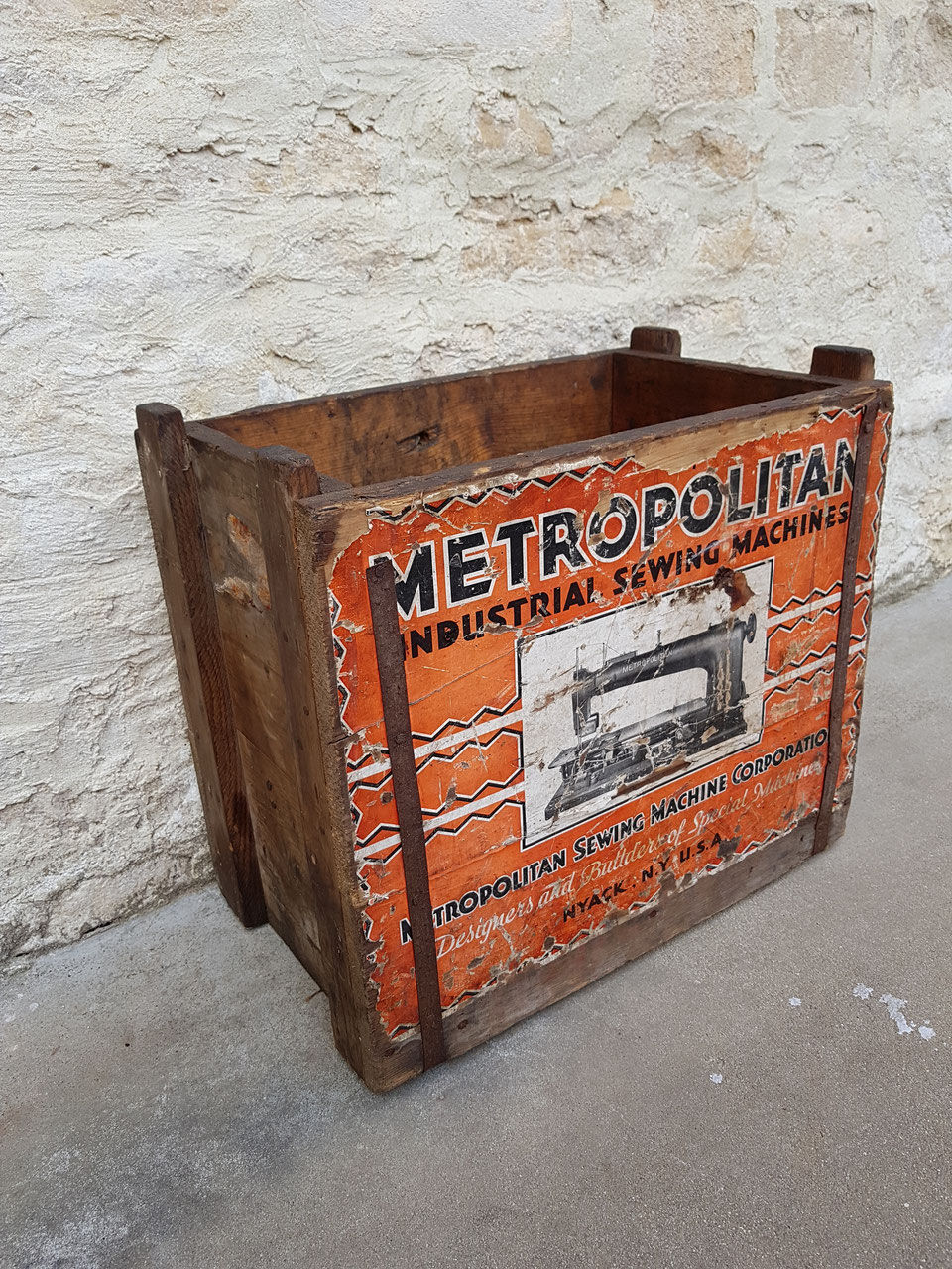 Very rare transport case for US sewing machine