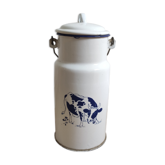 Vintage milk jug in enamelled sheet metal