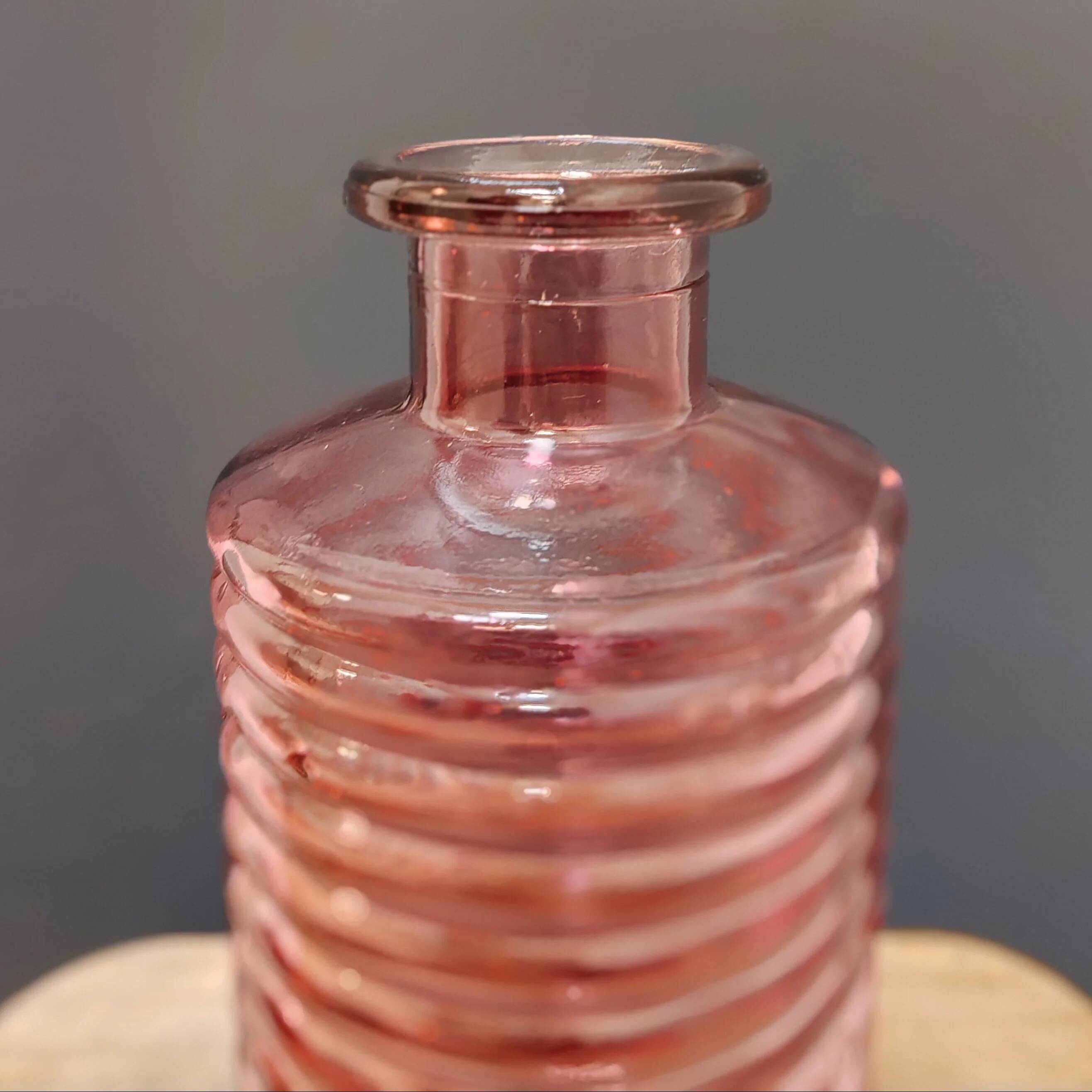 Vase strié violet