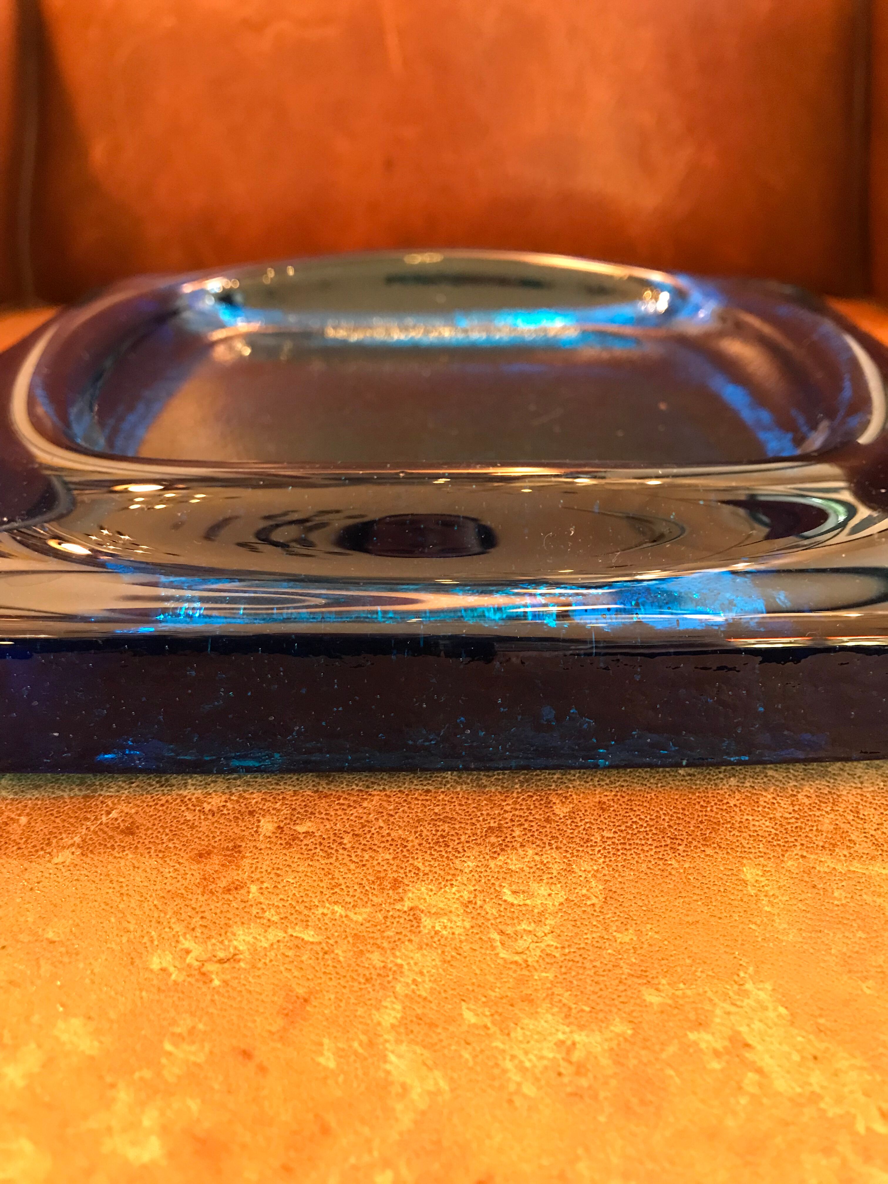 Cendrier en verre bleu 1970