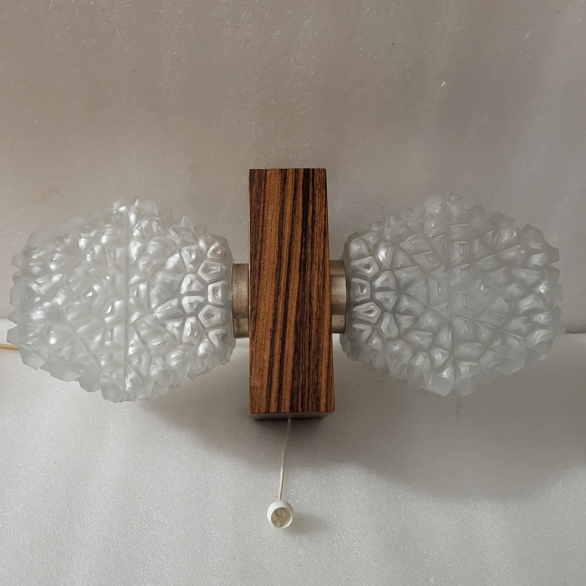 Set of 3 Temde Leuchten wall lights, Teck and frosted glass, 1950-60.