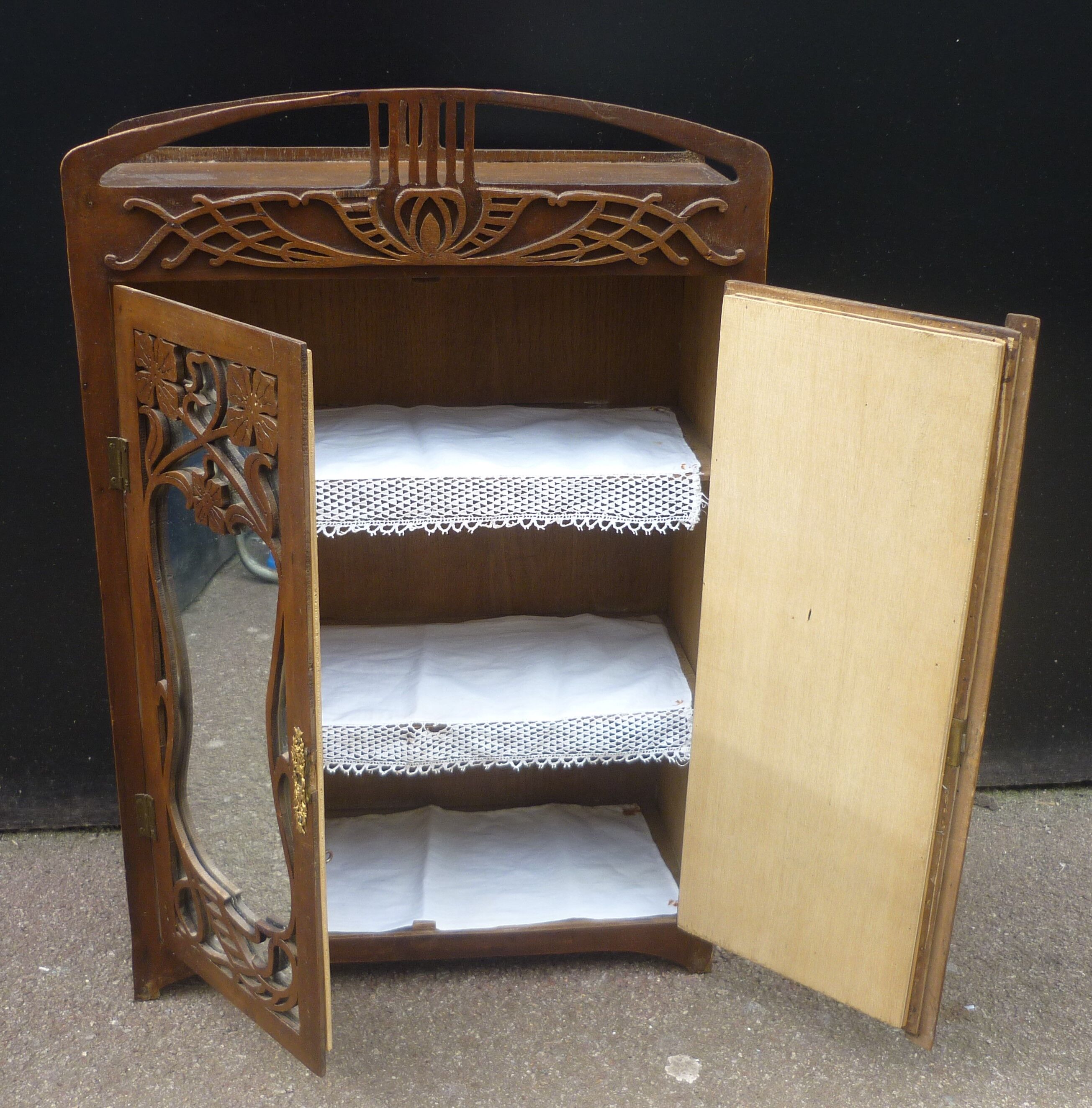 Art nouveau wardrobe, Nancy school