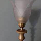 Table lamp with frosted glass tulip