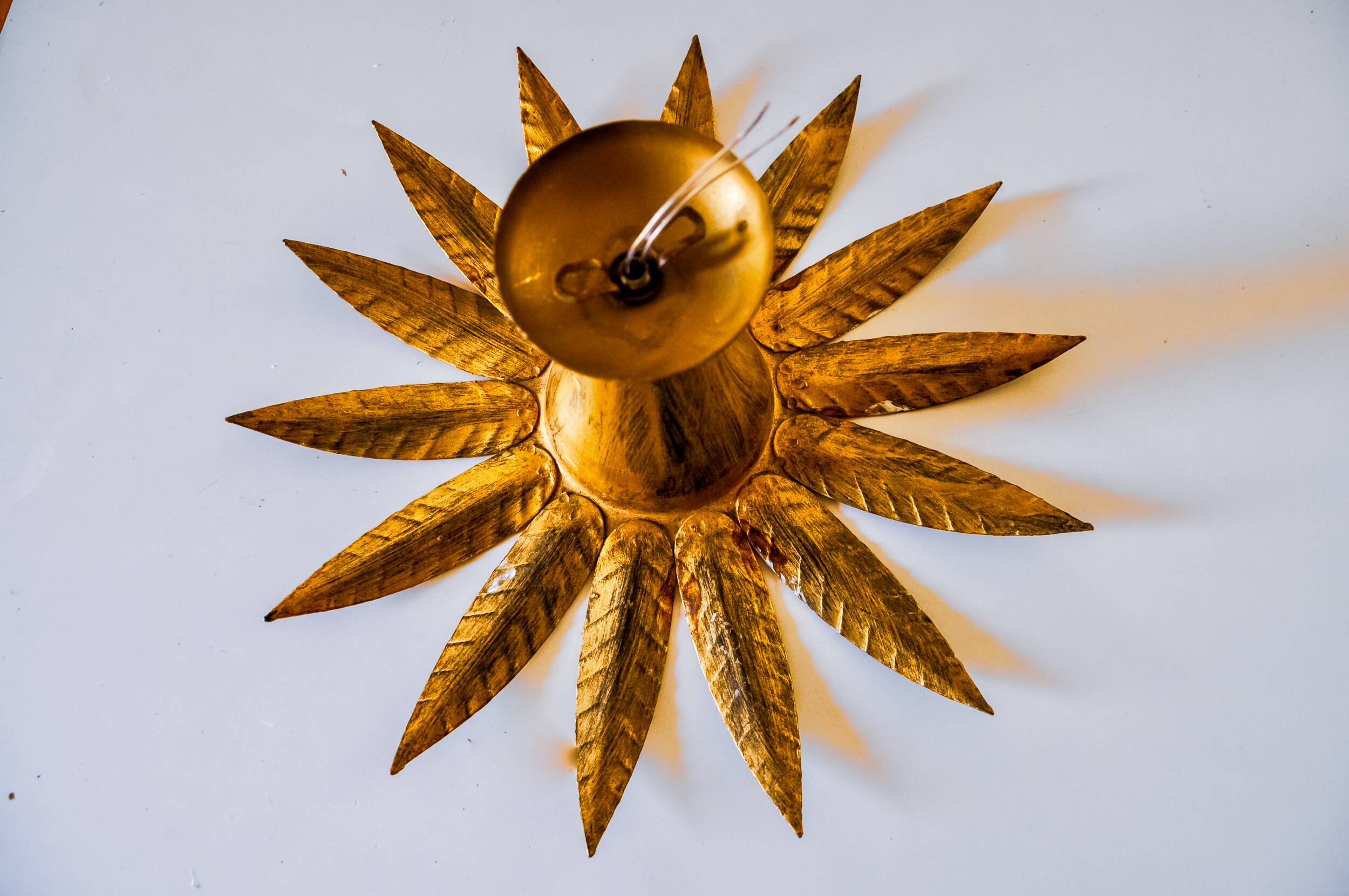 Brutalist sun wall lamp in gilded metal with gold leaf, Italy, 1970