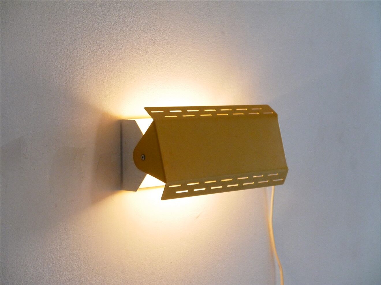 Vintage Scandinavian wall lamp 1970