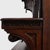 Rare grande armoire néogothique en chêne sculpté à la main du début du XIXe siècle