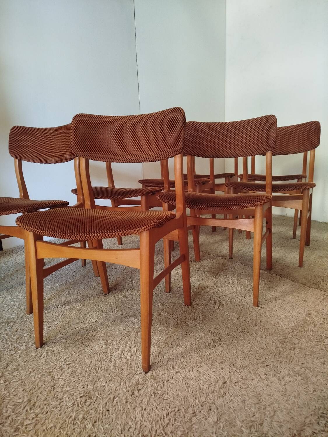 8 Svandinavian style chairs