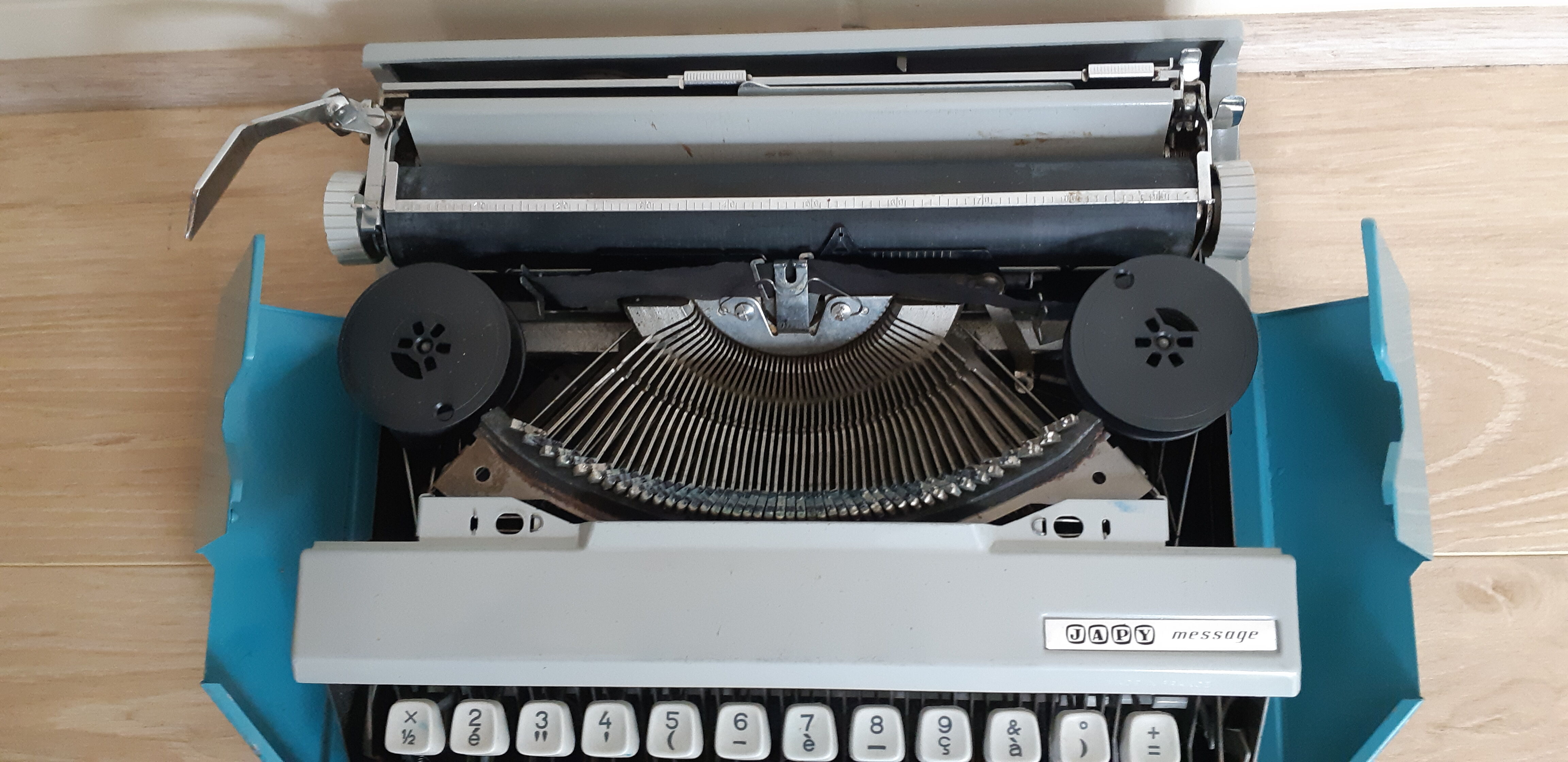 Japy message functional portable typewriter