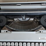 Japy message functional portable typewriter