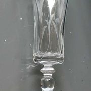 Set of 8 champagne flutes, flared neck. In crystal. Frosted plant motifs.