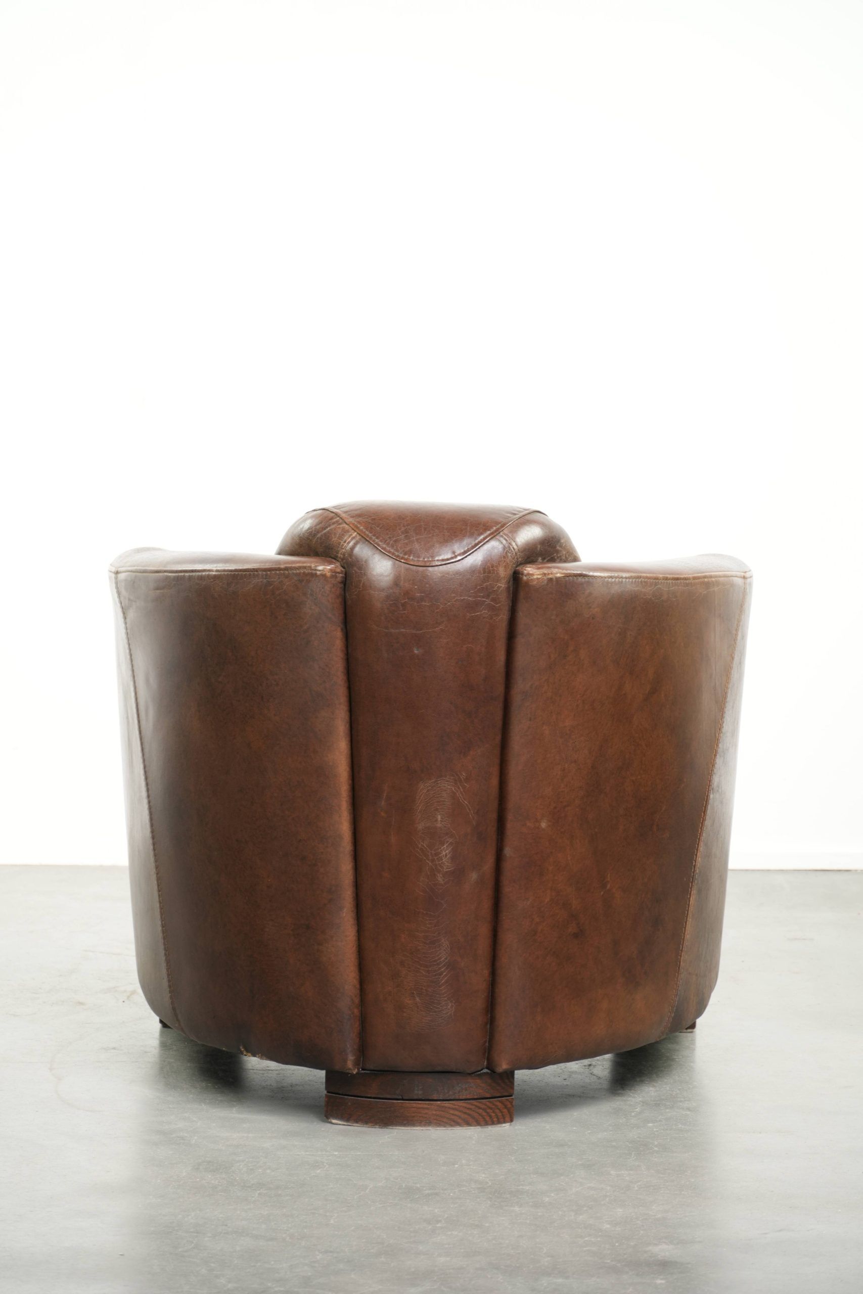 Sturdy dark cognac brown cow leather Aviator design armchair