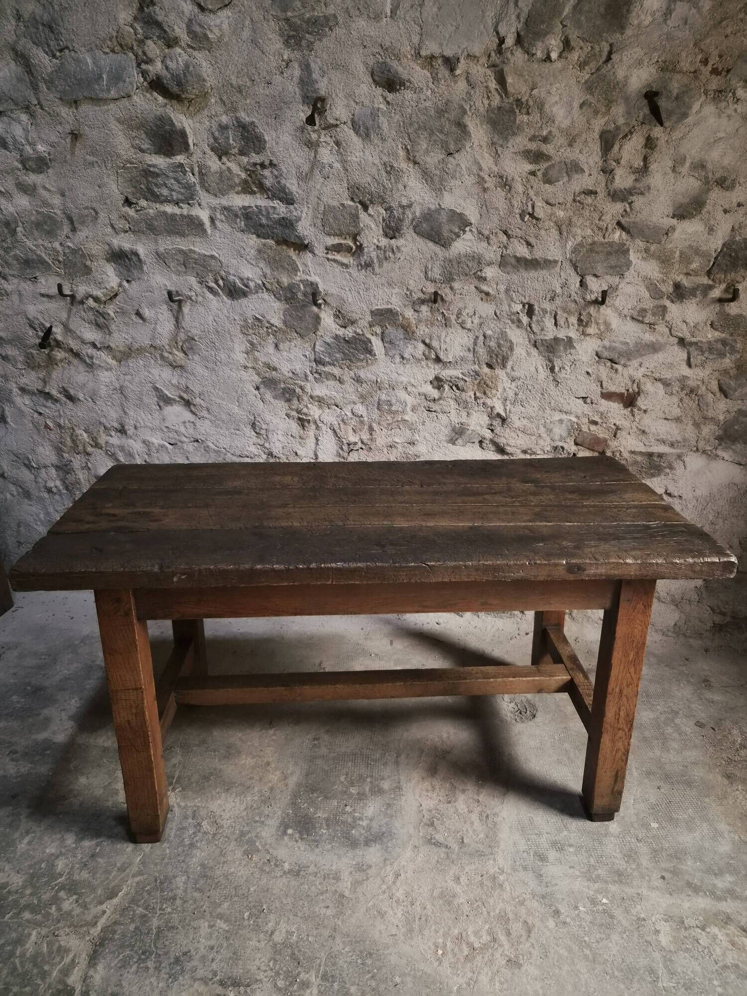 Dining table / antique work table in oak from France, 1750–1850