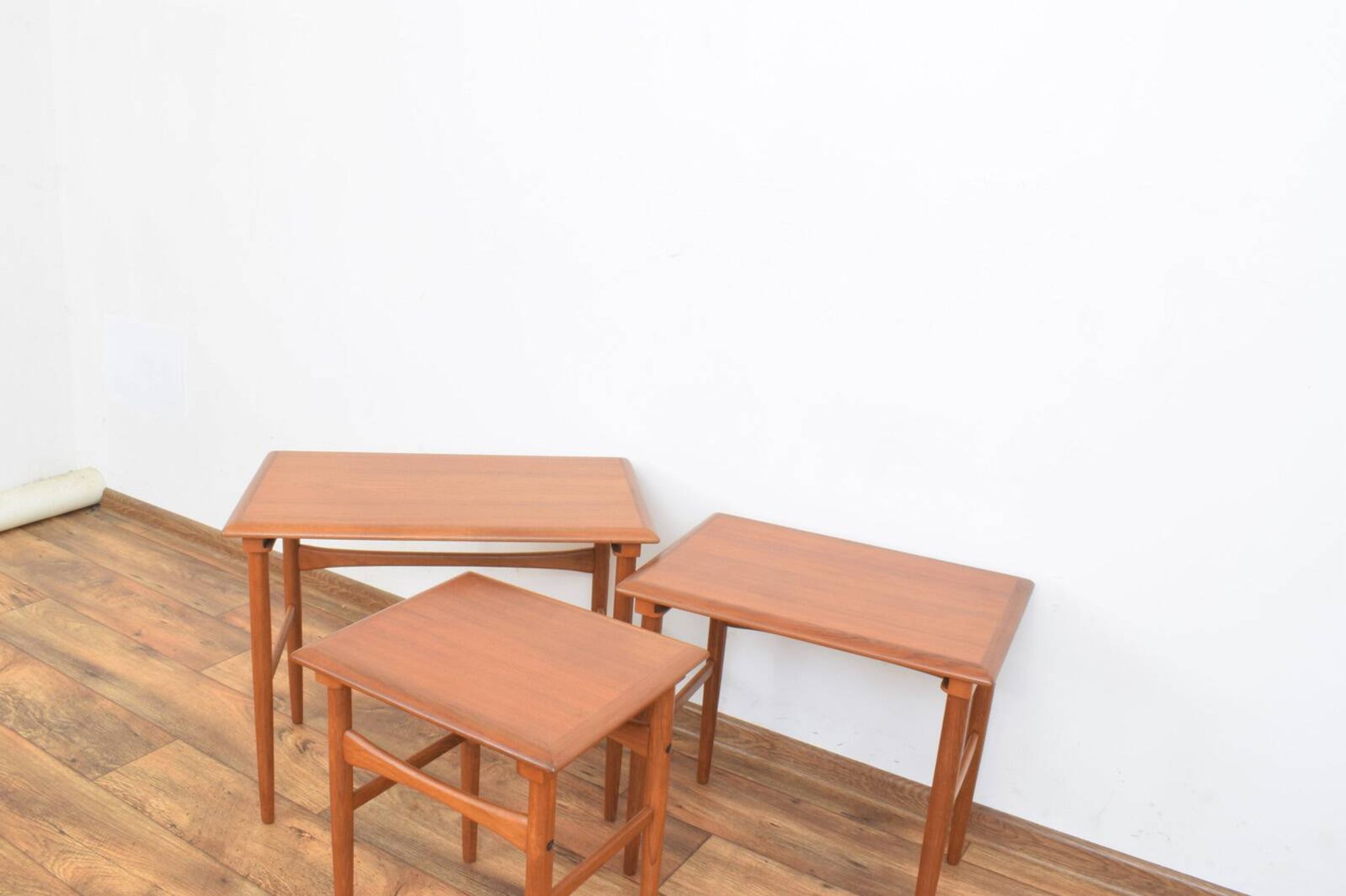 Tables gigognes en teck danois des années 50, ensemble de 3