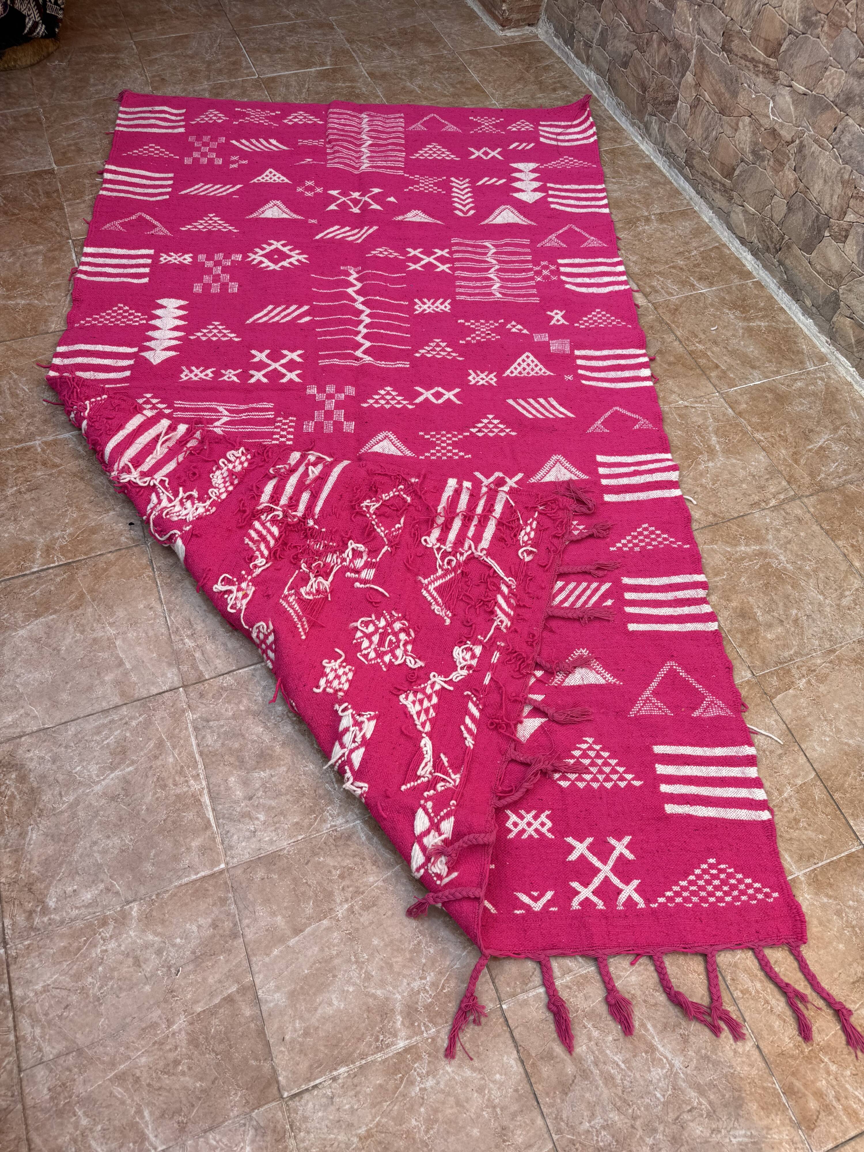 Handmade wool Berber rug – Bohemian pink Moroccan kilim
