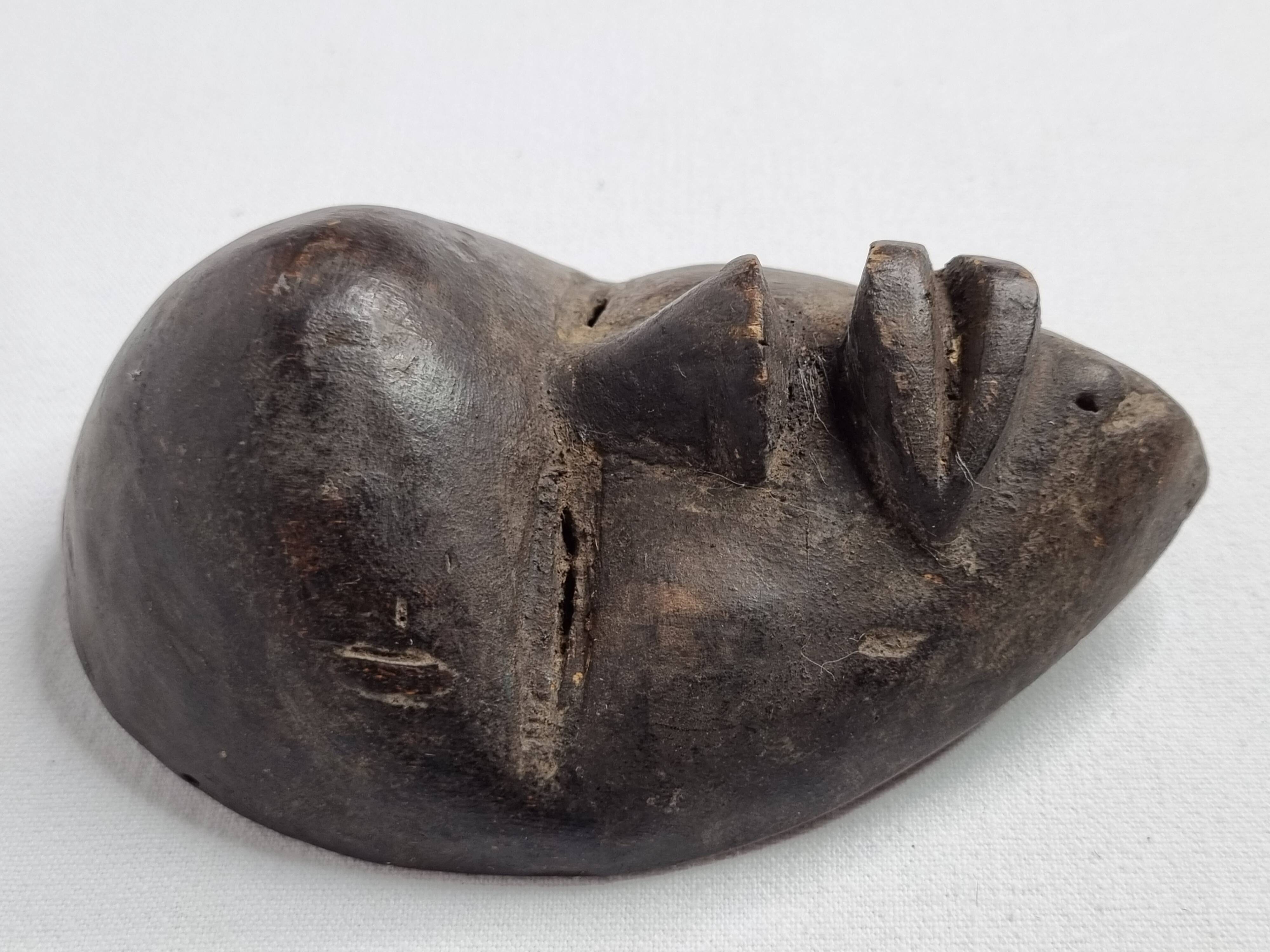 Passport mask, Dan in patinated wood – Ivory Coast, 20th century, 13 cm