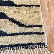 Moroccan rug in natural wool 200cm x 300cm
