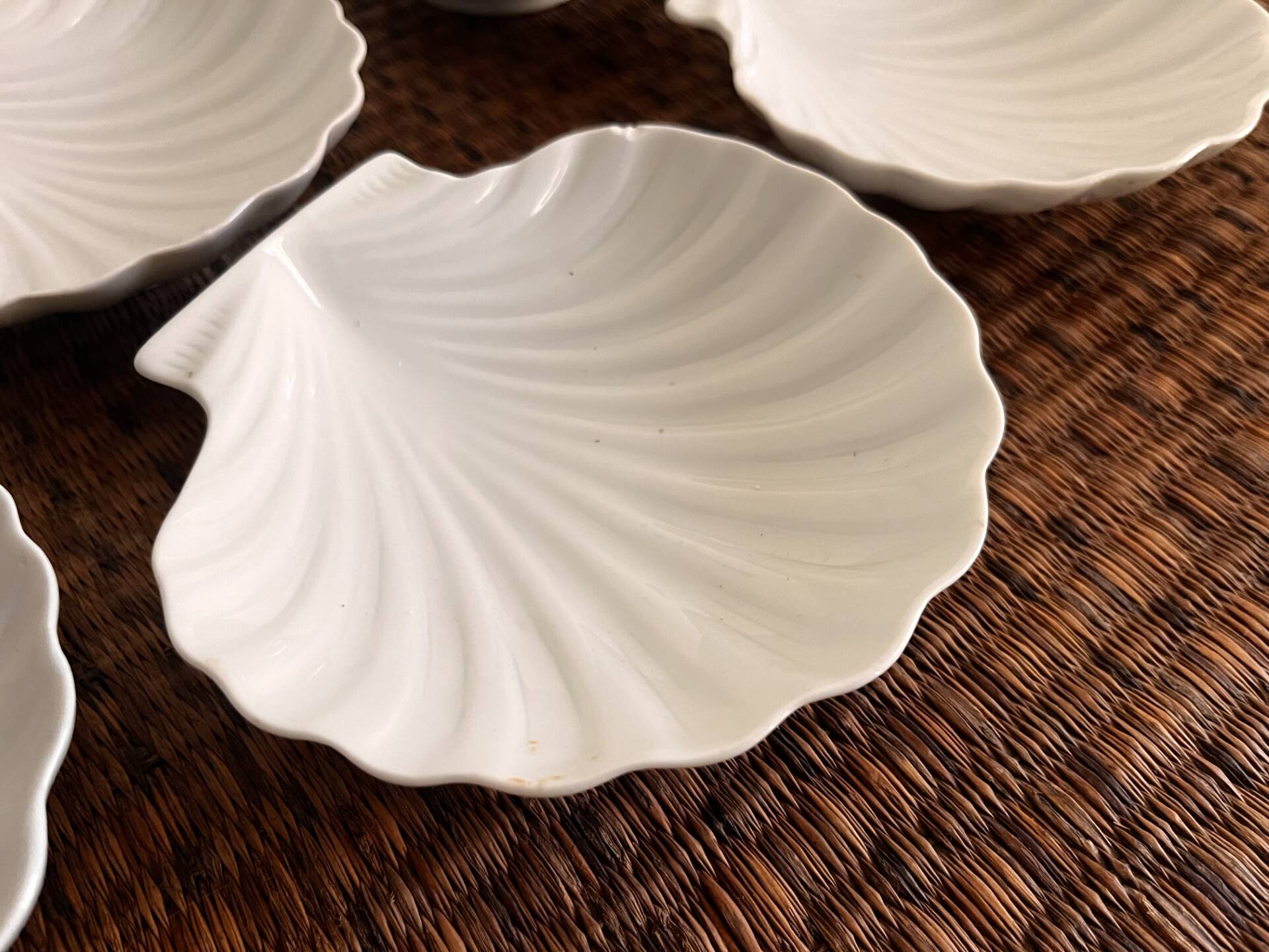 Set of 9 shell-shaped bowls
