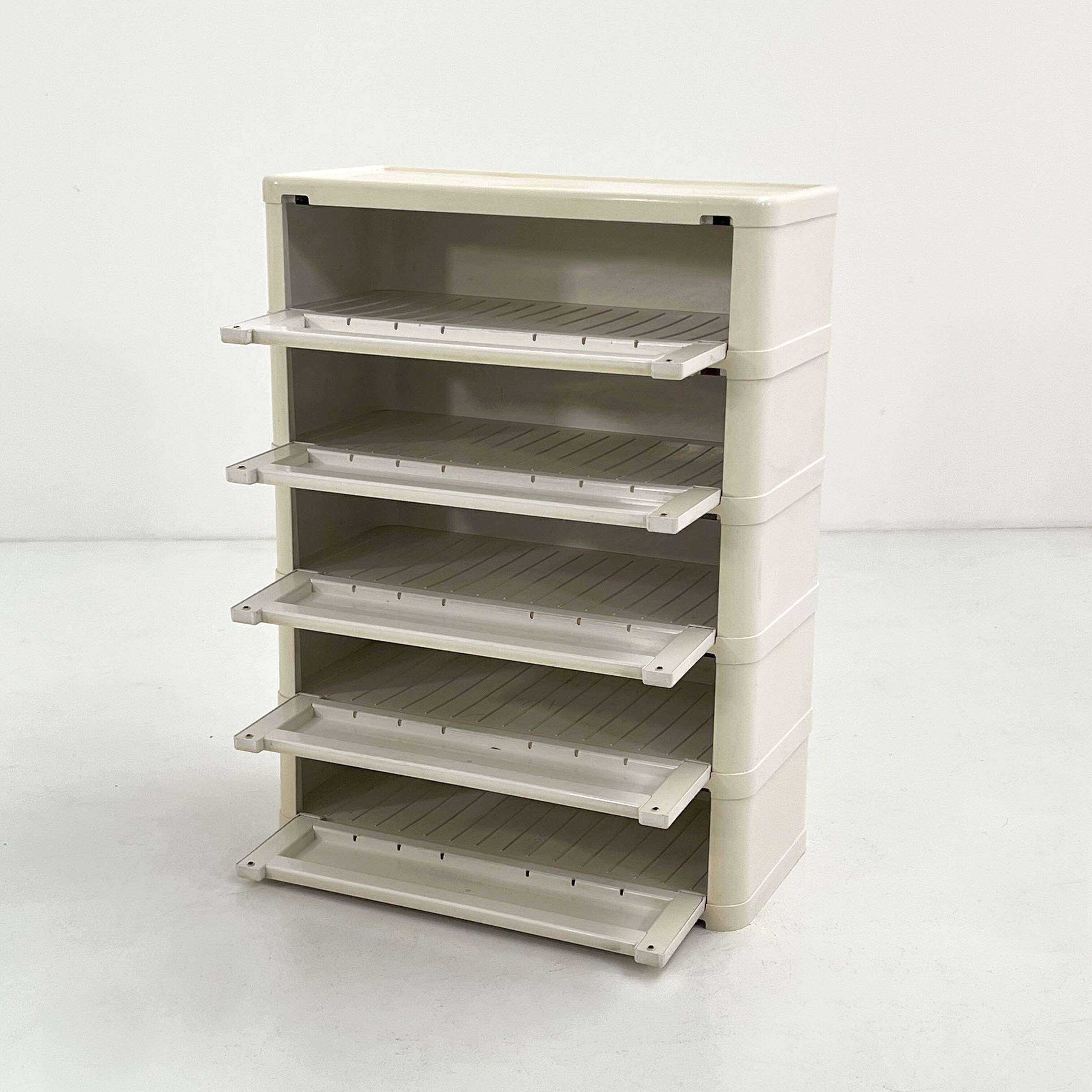 Cabinet blanc modèle “4964” par Olaf Von Bohr pour Kartell, 1970