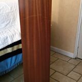 Vintage: Wooden display cabinet with 5 shelves, 4 metal legs.