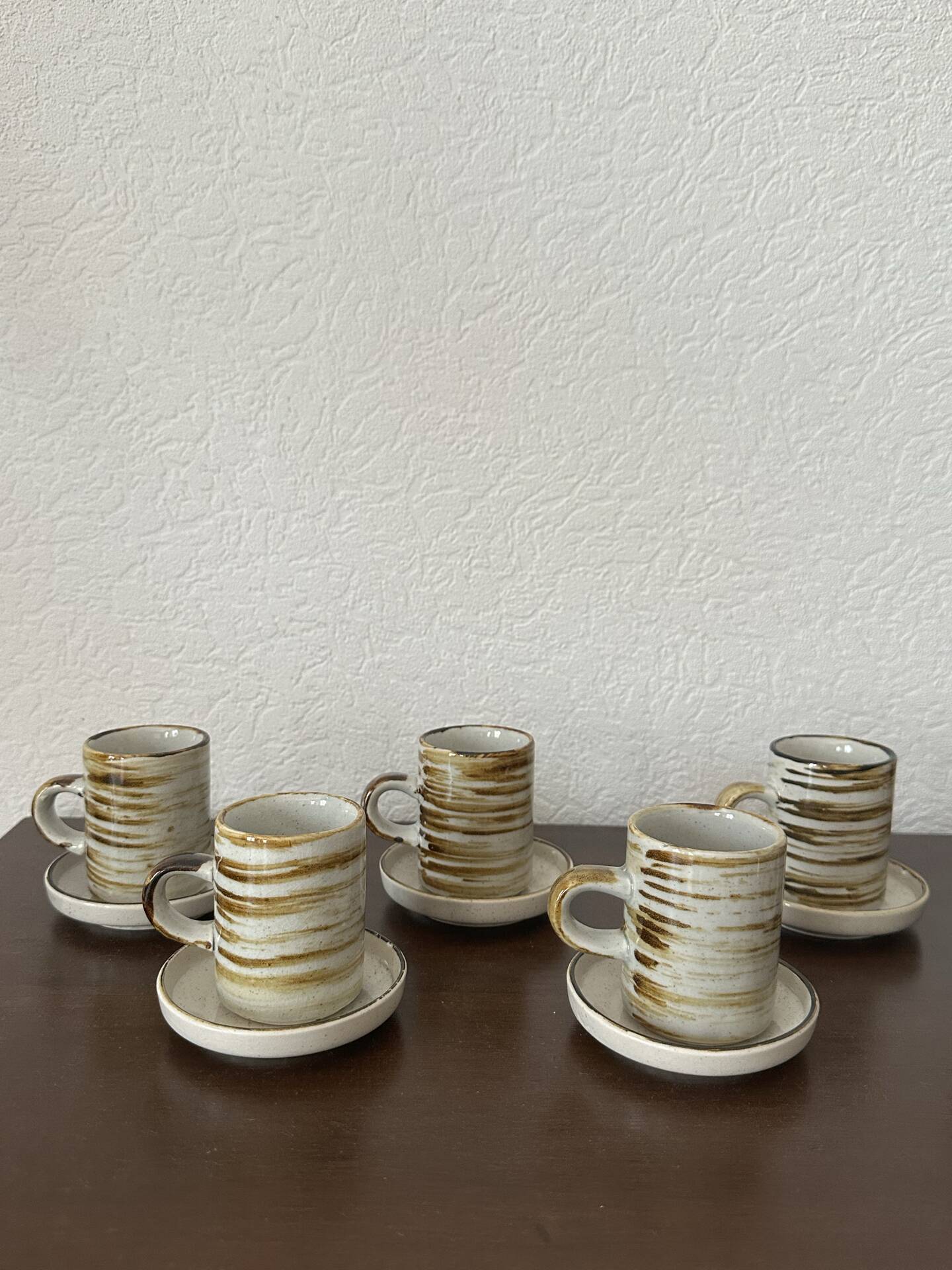 Set of 6 vintage glazed stoneware cups and saucers from the 1950s, new.