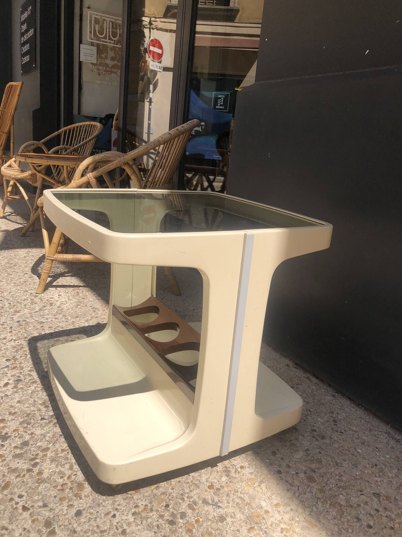 70s serving bar