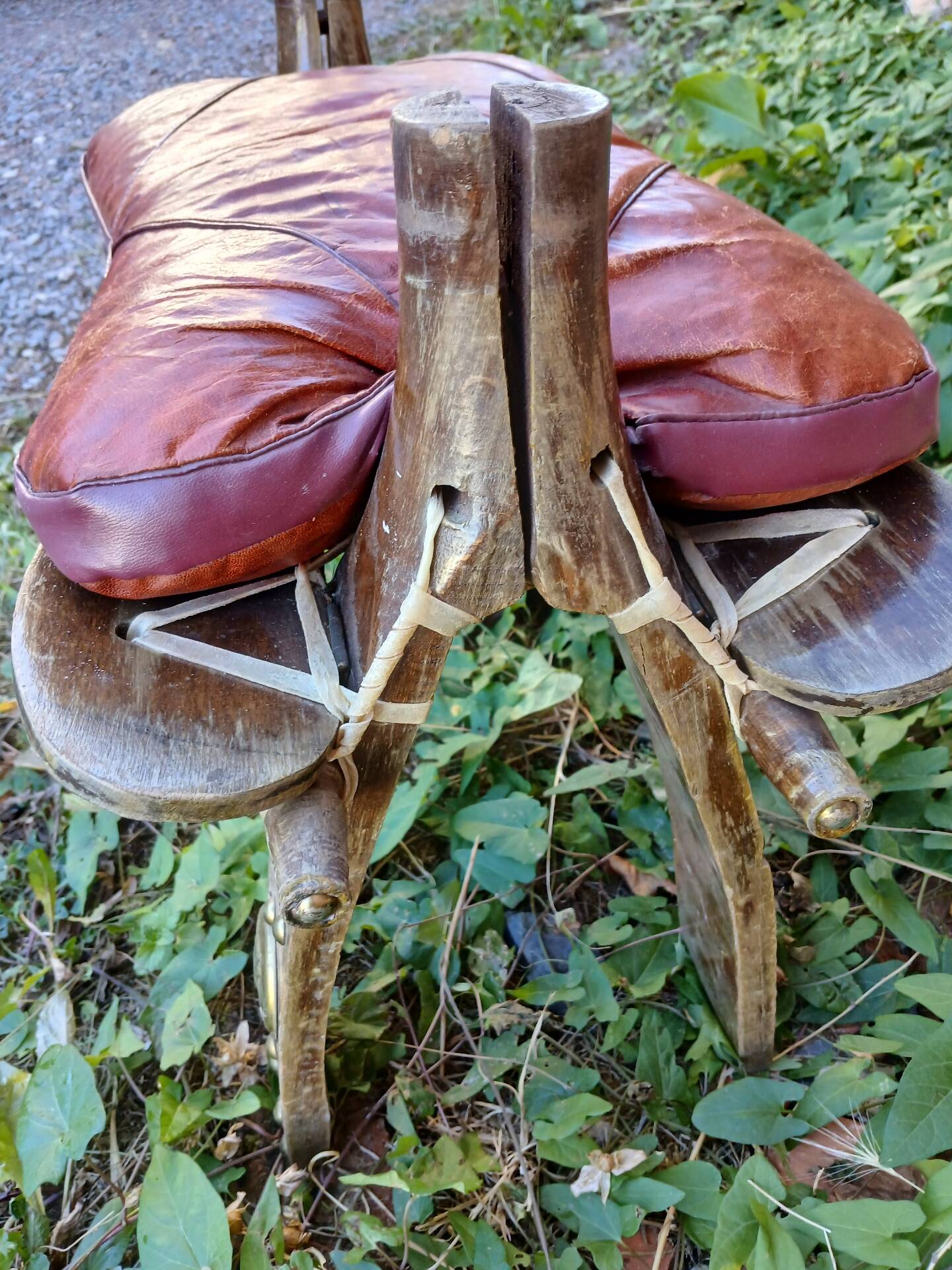 Tabouret égyptien forme selle de chameau