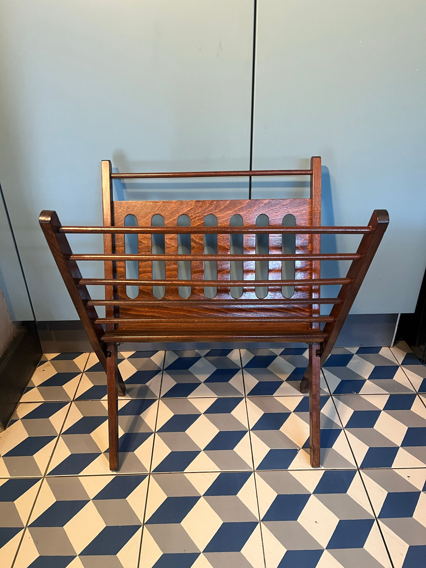 Pastoe magazine rack by Cees Braakman
