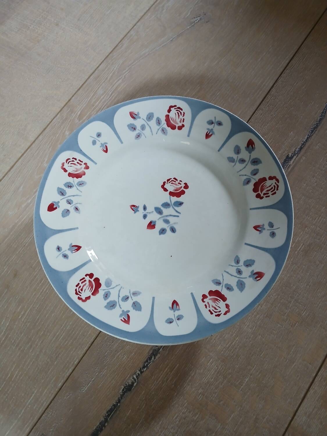 Antique Saint Amand fruit bowl