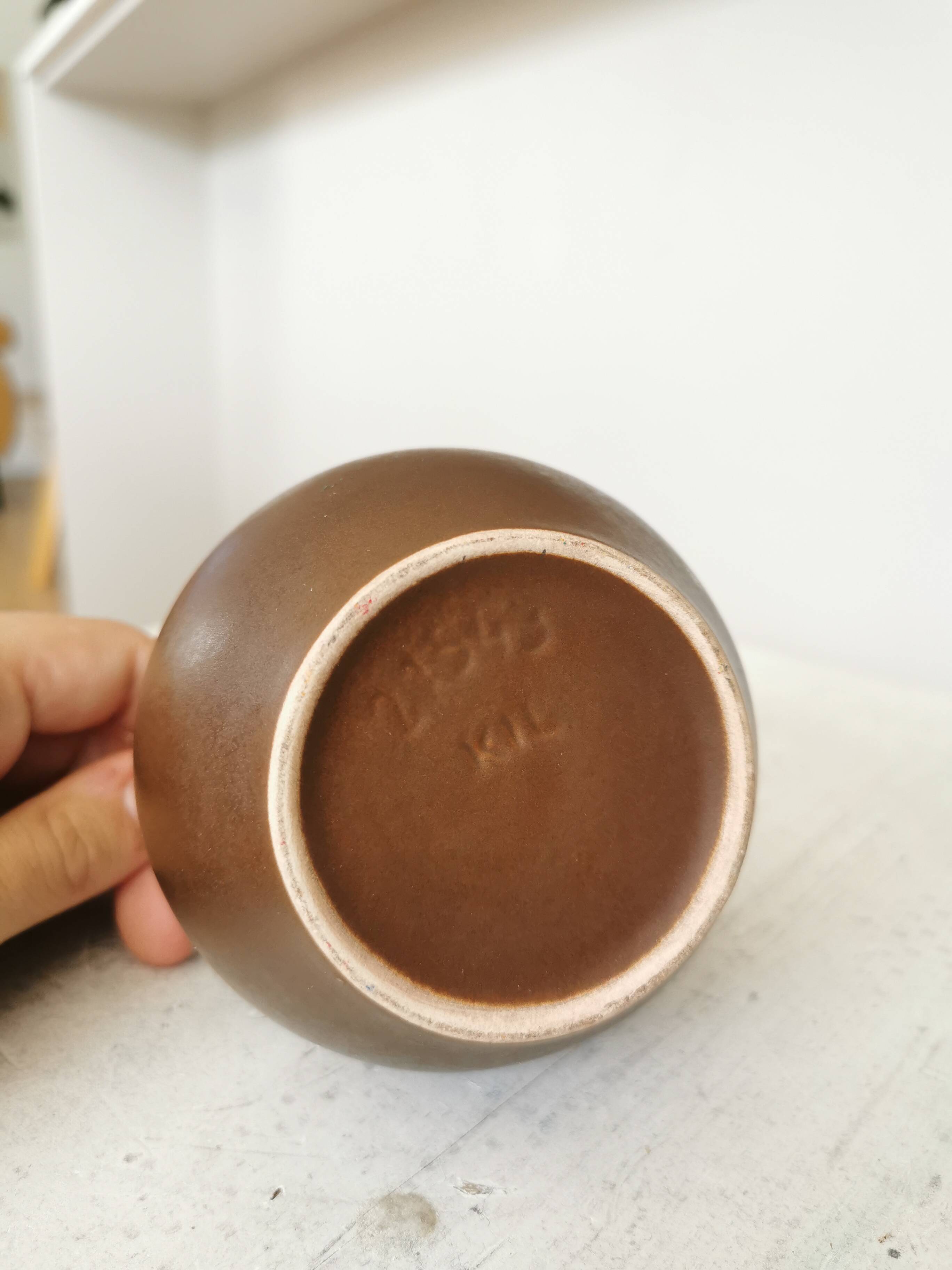 Vase vintage en céramique KIL de Yougoslavie : bordure marron, turquoise et rouge, années 1970