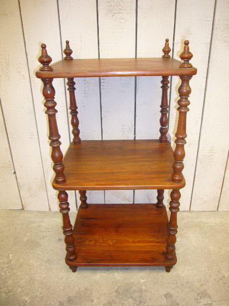 Etagère en bois à trois niveaux