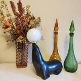 Lampe otarie noire irisée bleue en terre cuite