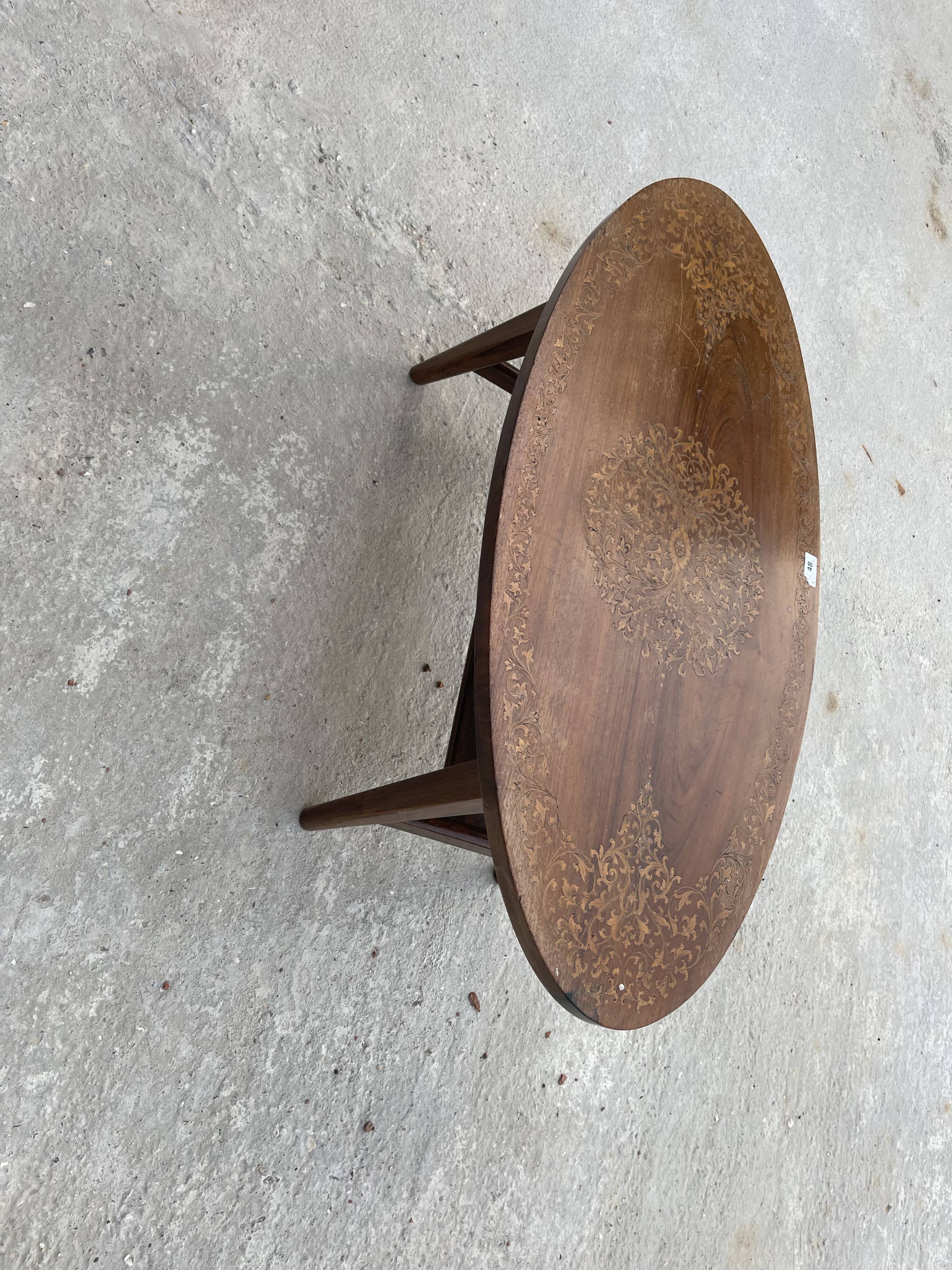 Oval coffee table