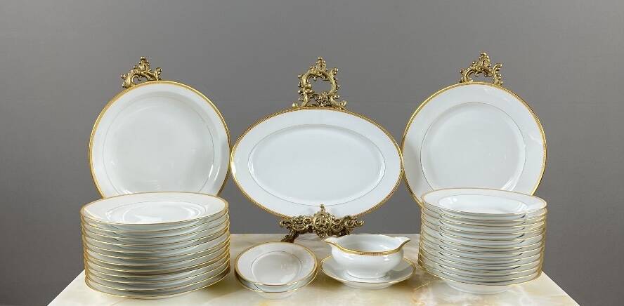 Limoges porcelain table service Jammey-Seignolles, Montreuil model, 30 pieces.