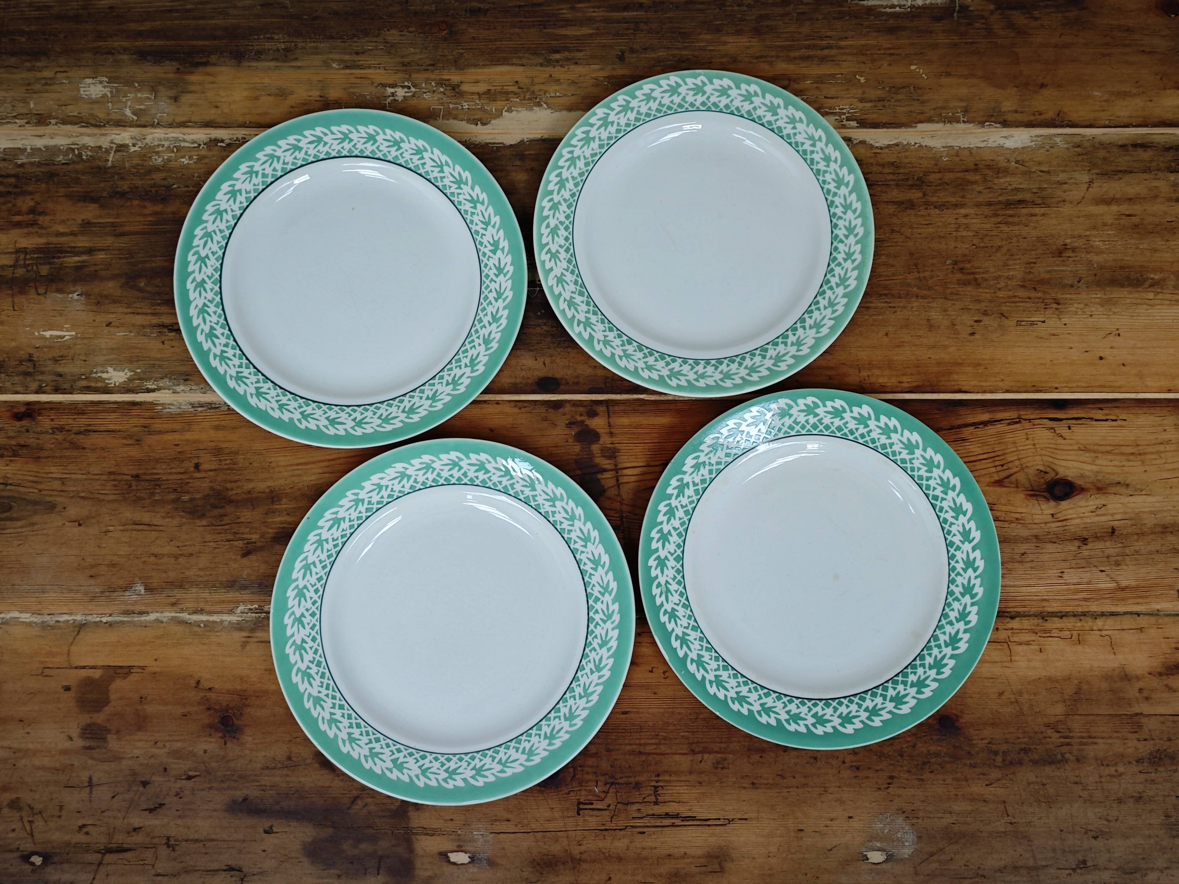 Set of 4 KIFO L'Amandinoise flat plates with green leaf design.