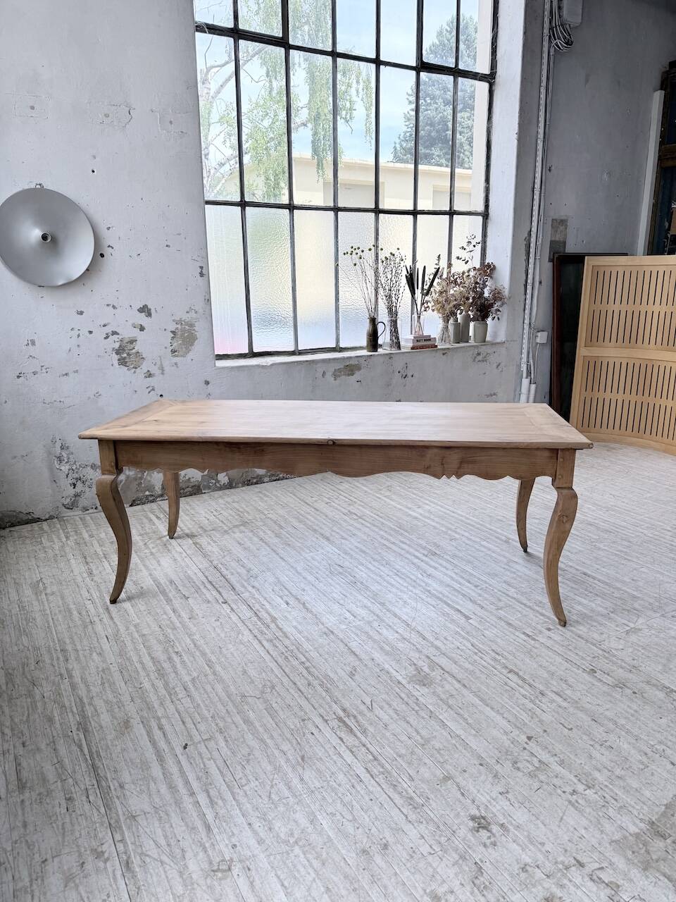 Farm table cherry wood with curved legs, 19th century.