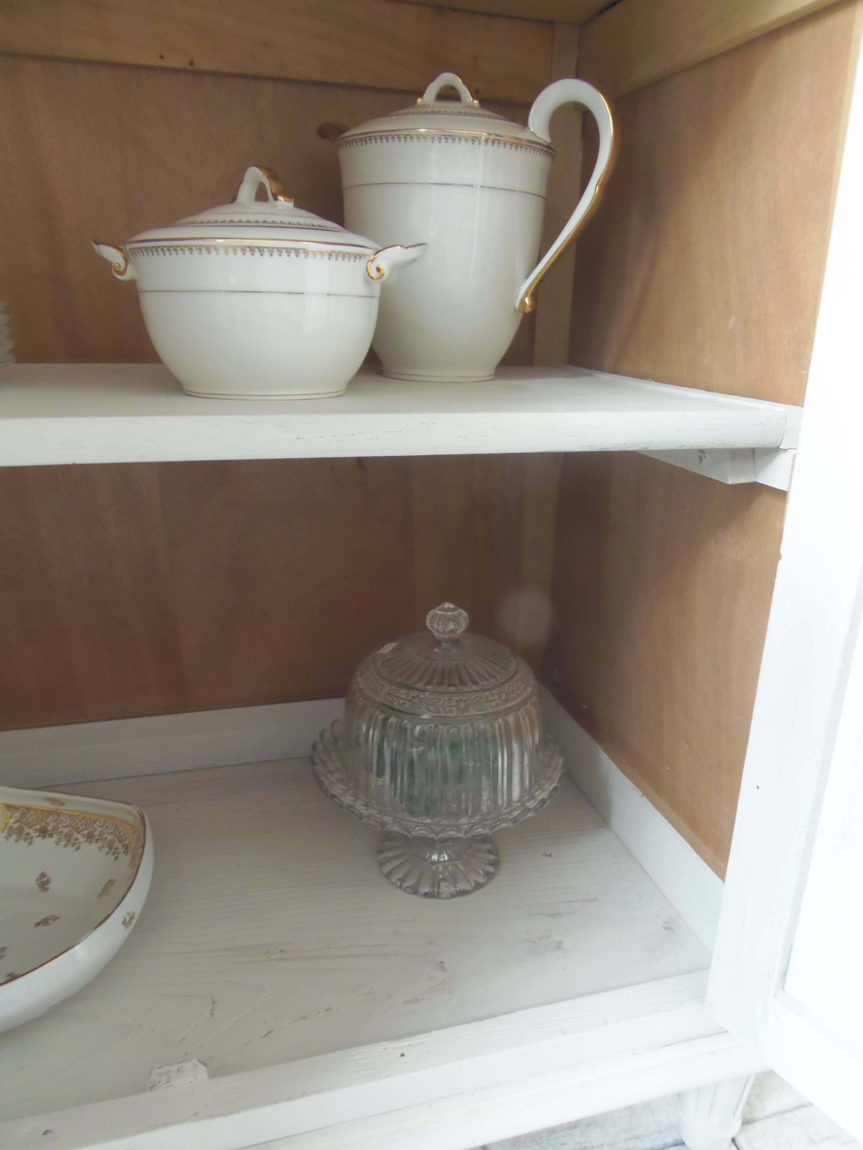 Small vintage piece of furniture sublimated in a linen shade, wooden top.