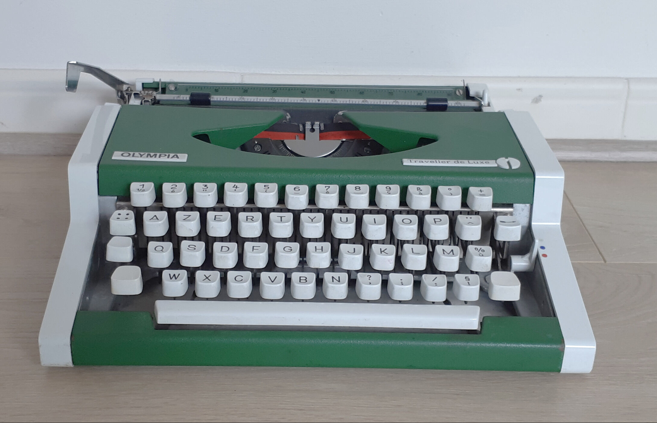 Olympia Traveller Luxury Portable Typewriter, Functional