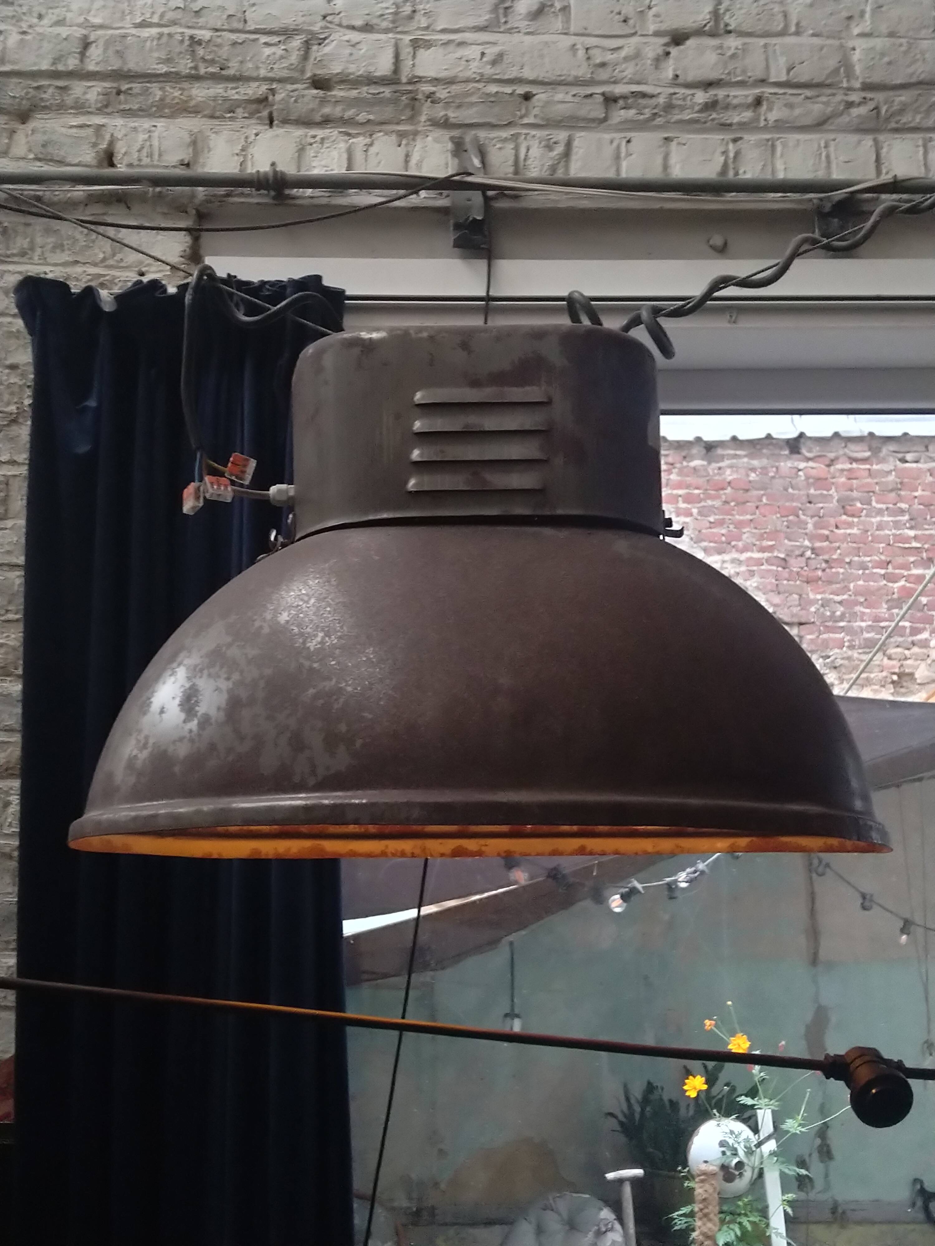 Grande lampe industrielle N°4
