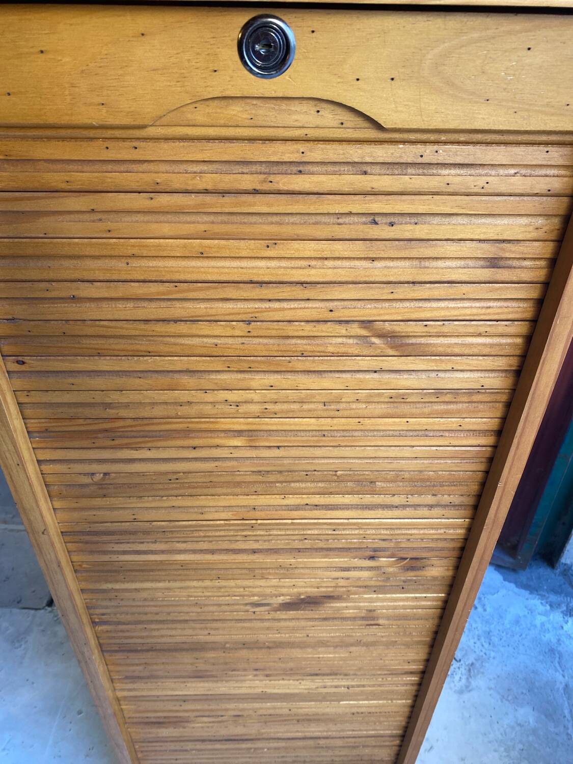 Curtain filing cabinet