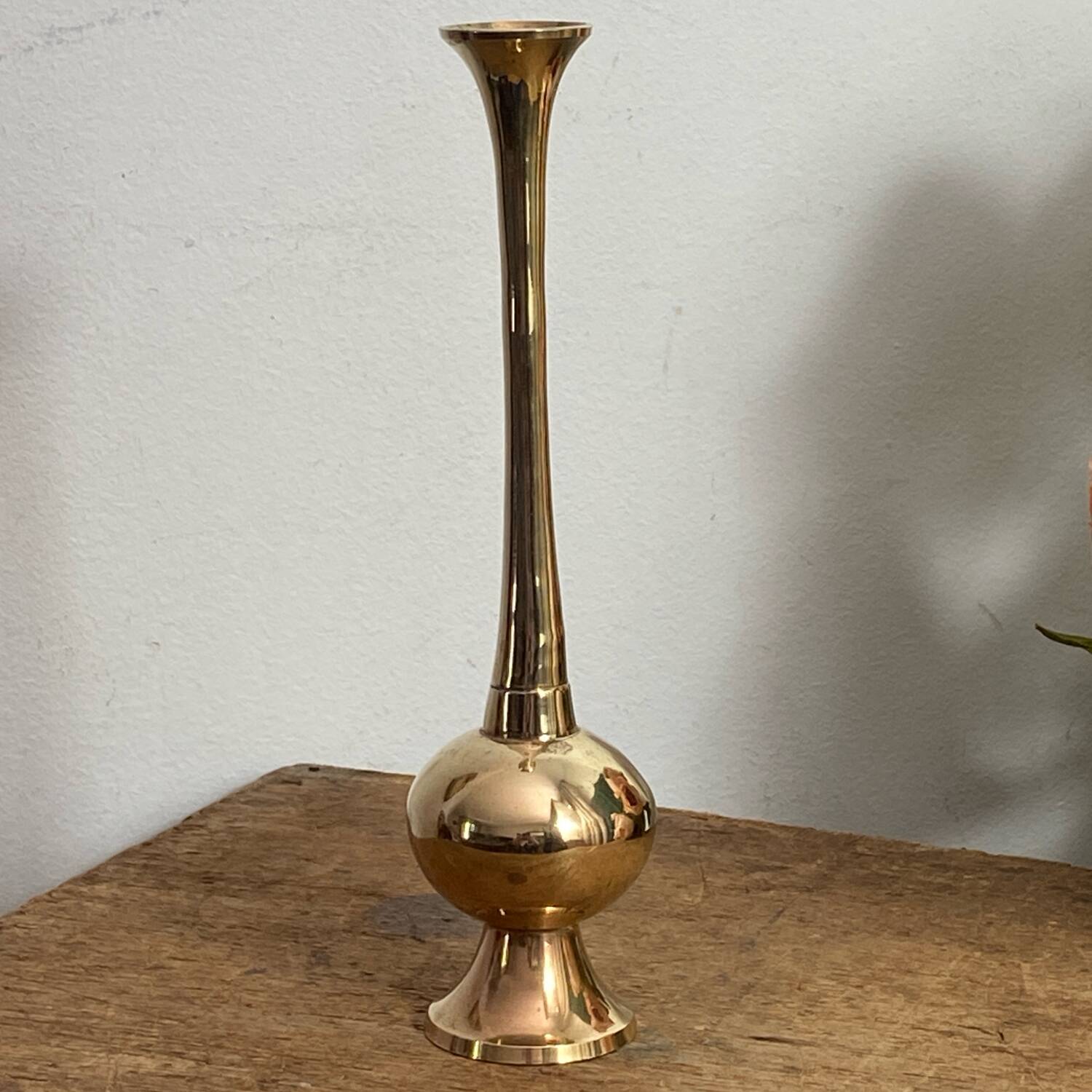 Soliflore, brass vase
