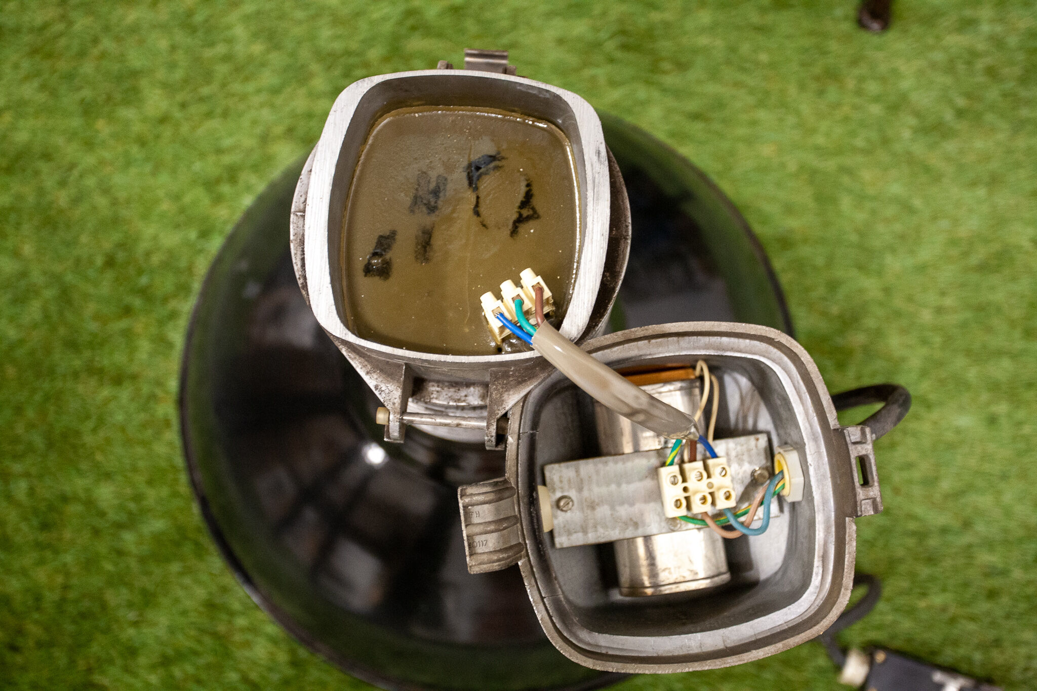 Industrial lamp suspension