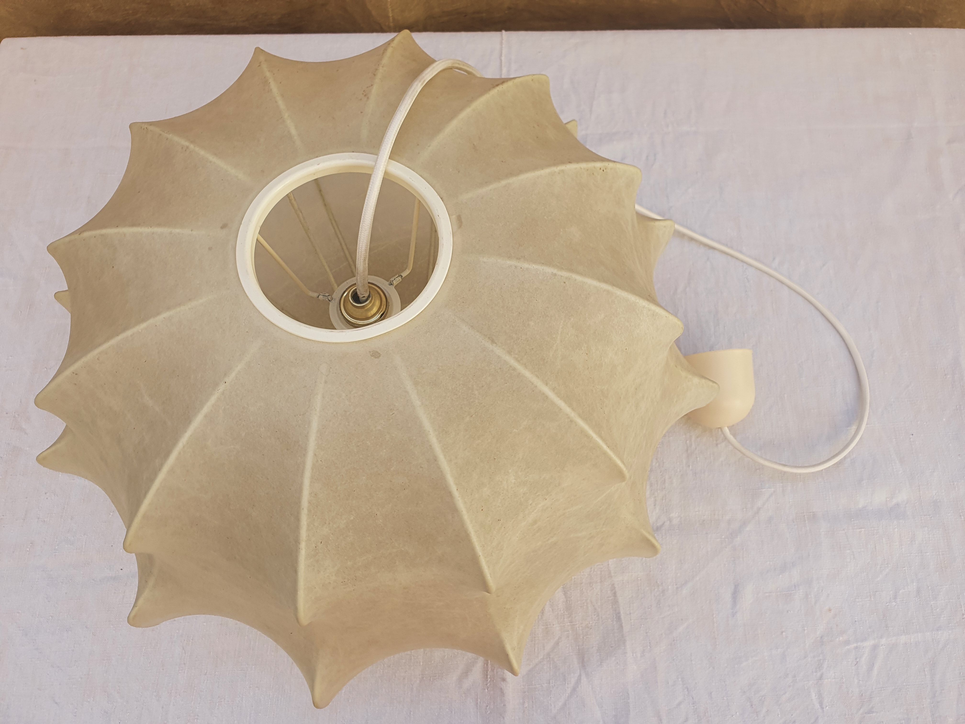 Cocoon style pendant lamp
