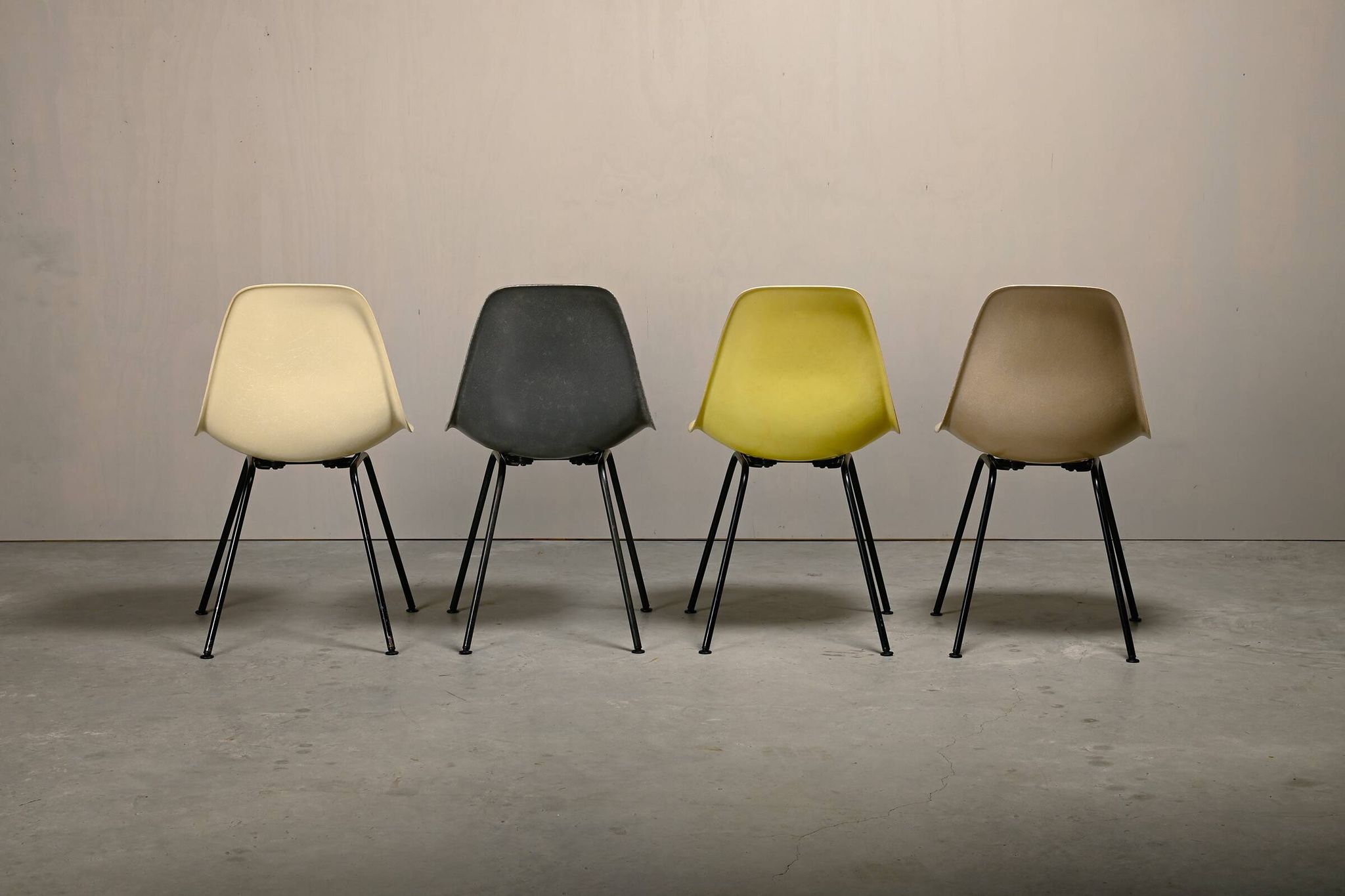 Ensemble de chaises d'appoint en fibre de verre Charles & Ray Eames DSX multicolores pour Herman Mi