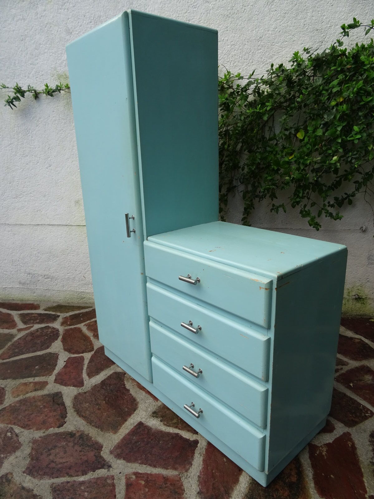 Asymmetrical wardrobe from the 1930