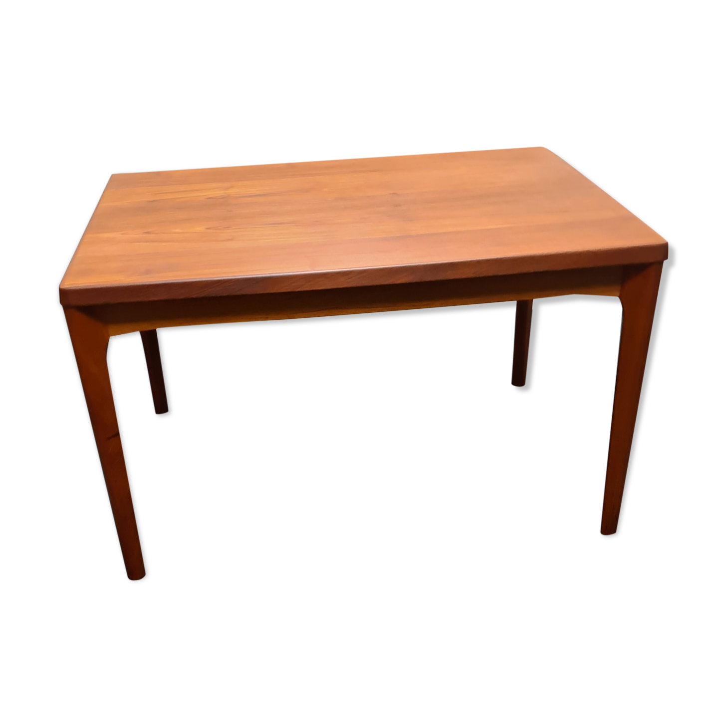 Teak Danish design dining table by Henning Kjaernulf