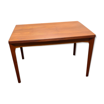Teak Danish design dining table by Henning Kjaernulf